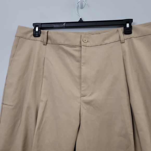 Lauren Ralph Lauren Plus Size Pleated Cotton Twill Cropped Wide Leg Pant - Picture 9 of 12